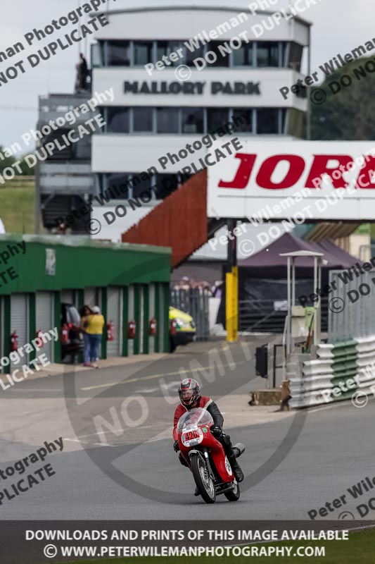Vintage motorcycle club;eventdigitalimages;mallory park;mallory park trackday photographs;no limits trackdays;peter wileman photography;trackday digital images;trackday photos;vmcc festival 1000 bikes photographs